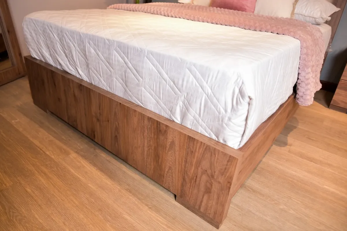 ALCOBA VERONA 140 - 1 MESA MELANINA BELLOTA TAPIZ BEIGE